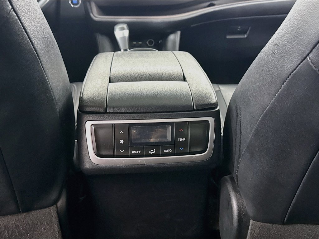 Used 2019 Toyota Highlander XLE AWD/4WD image 28