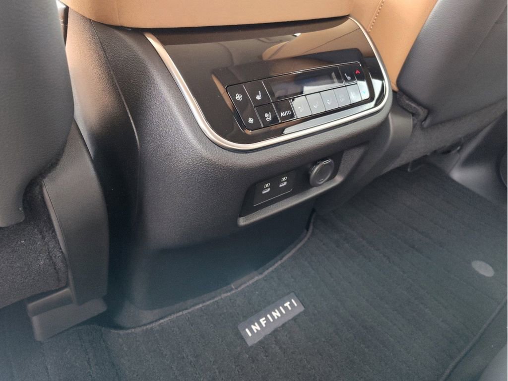 New 2025 INFINITI QX80 Luxe image 15