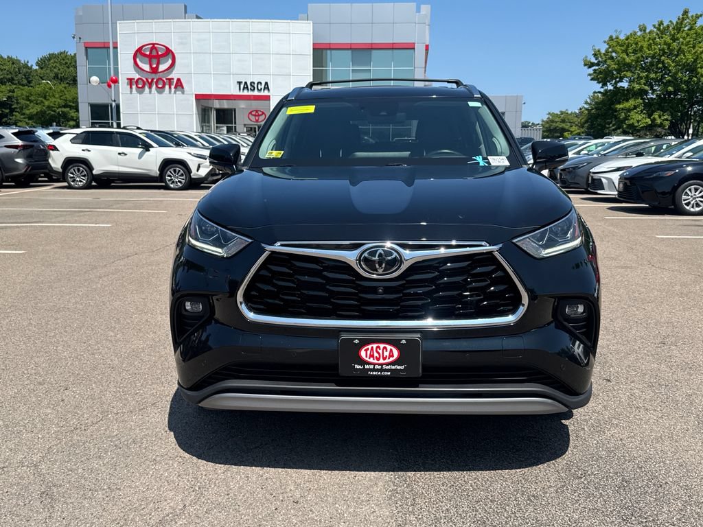 Used 2023 Toyota Highlander Platinum AWD/4WD image 2
