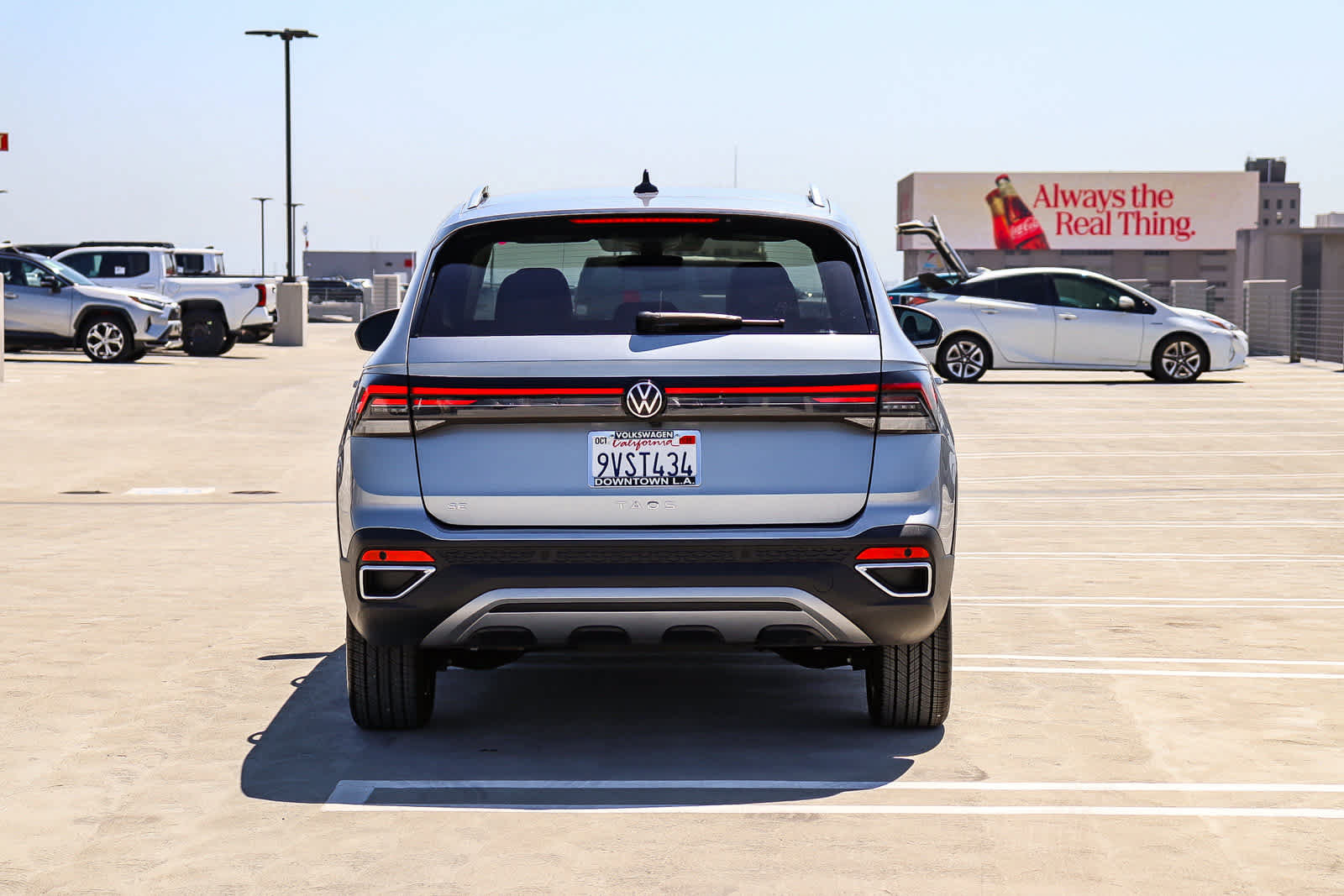 New 2025 Volkswagen Taos SE FWD image 5