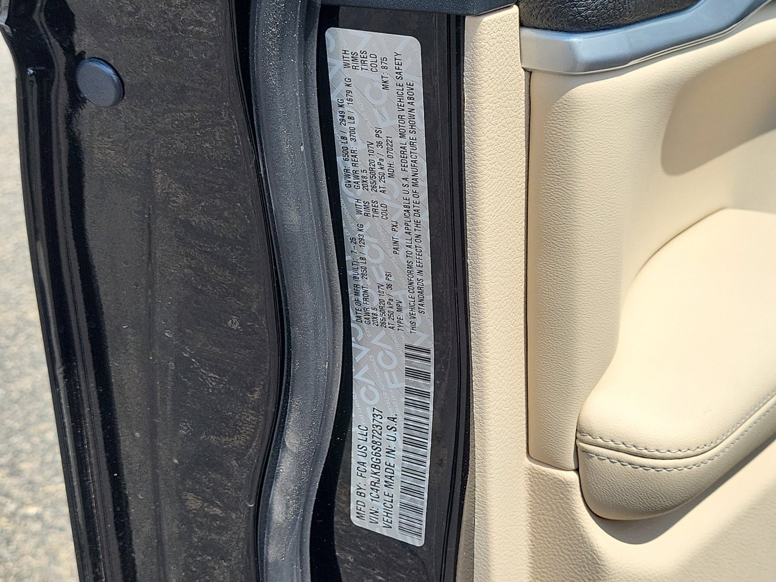 New 2025 Jeep Grand Cherokee L Limited w/ Black Appearance Package image 30