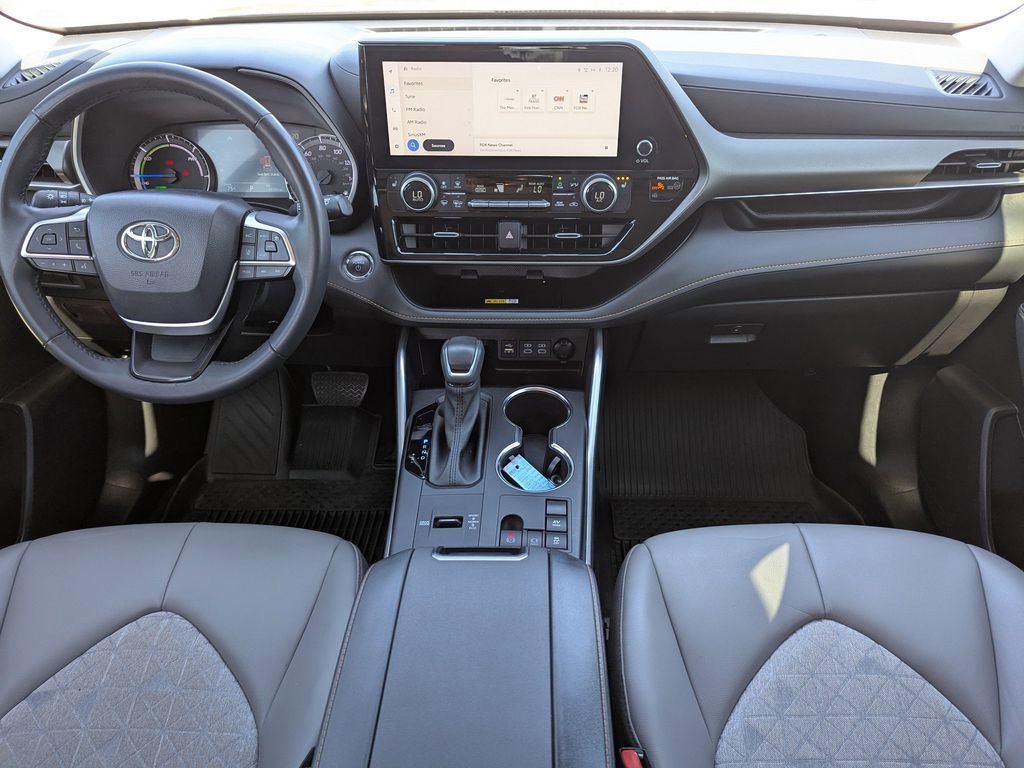 Used 2023 Toyota Highlander Bronze Edition image 11