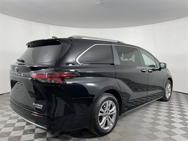 Certified 2023 Toyota Sienna Platinum image 9