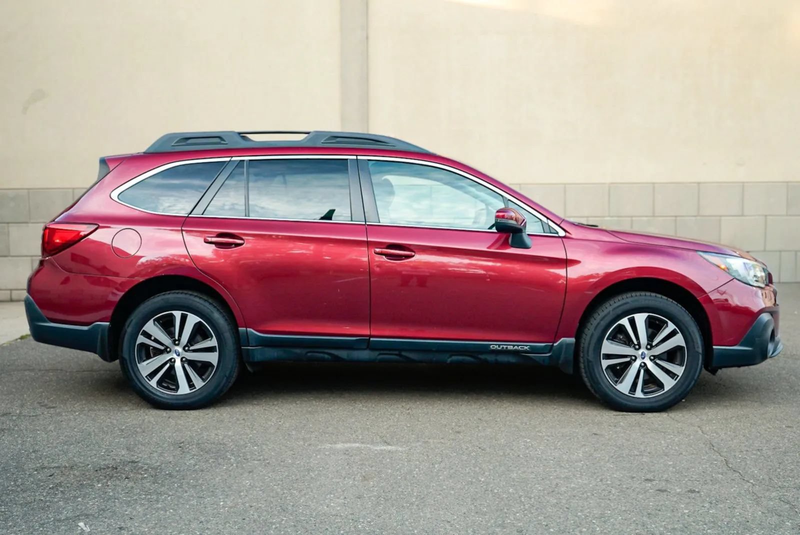 Used 2018 Subaru Outback 2.5i Limited AWD/4WD image 4