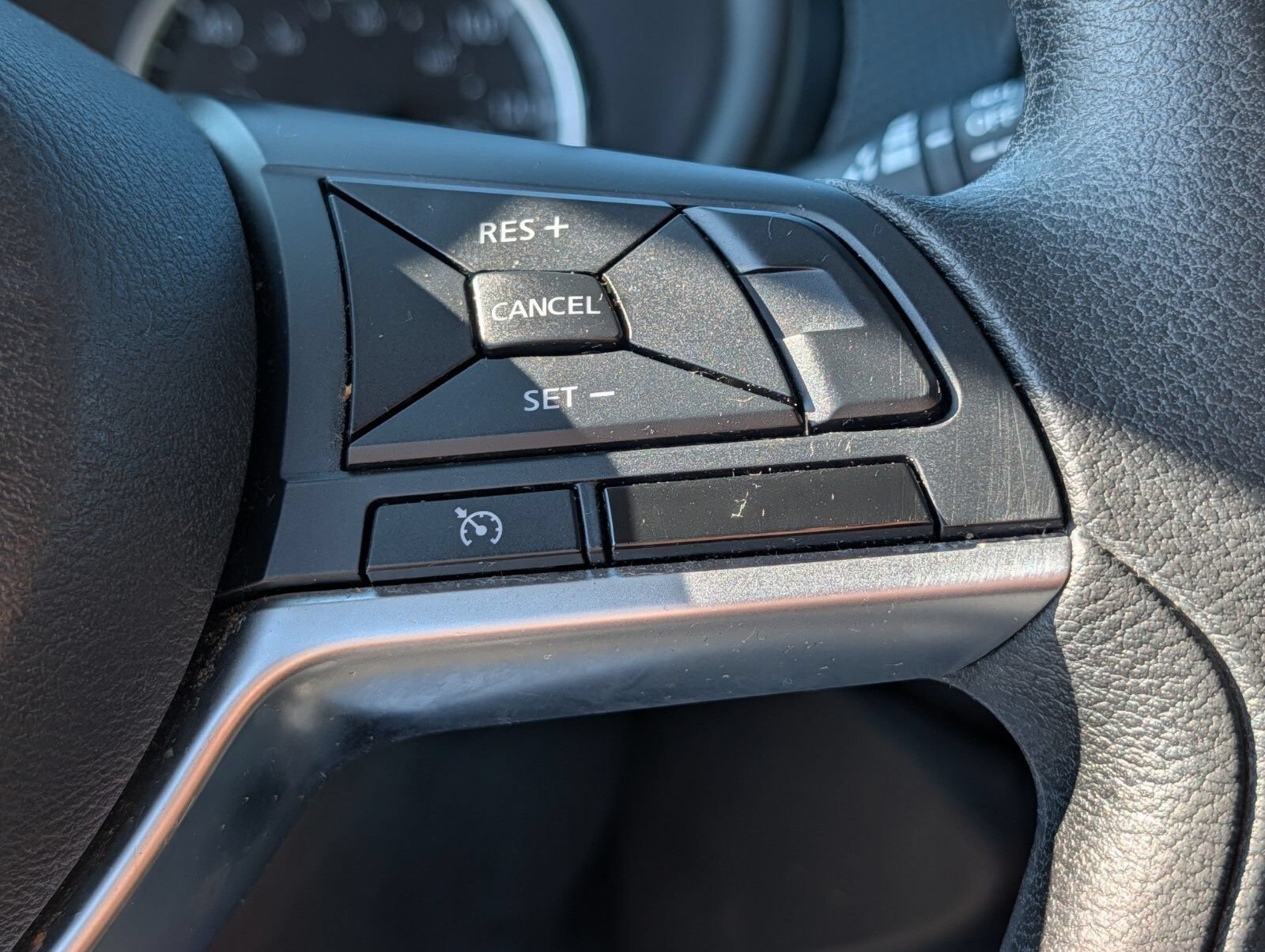 Used 2020 Nissan Kicks S FWD image 28