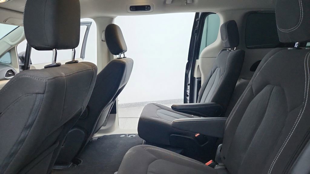 Used 2023 Chrysler Voyager LX image 28