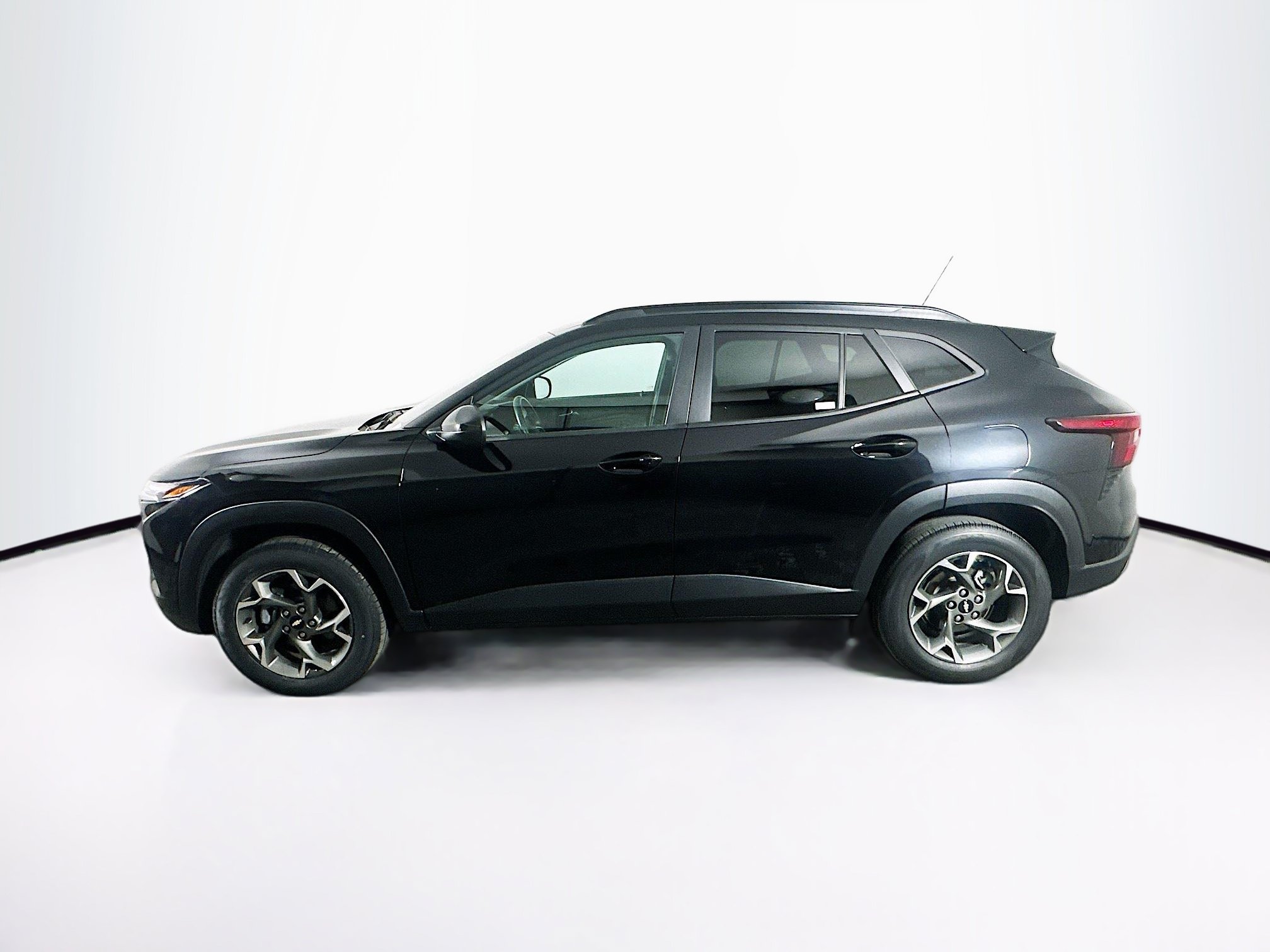 Used 2024 Chevrolet Trax LT w/ Driver Confidence Package FWD image 4
