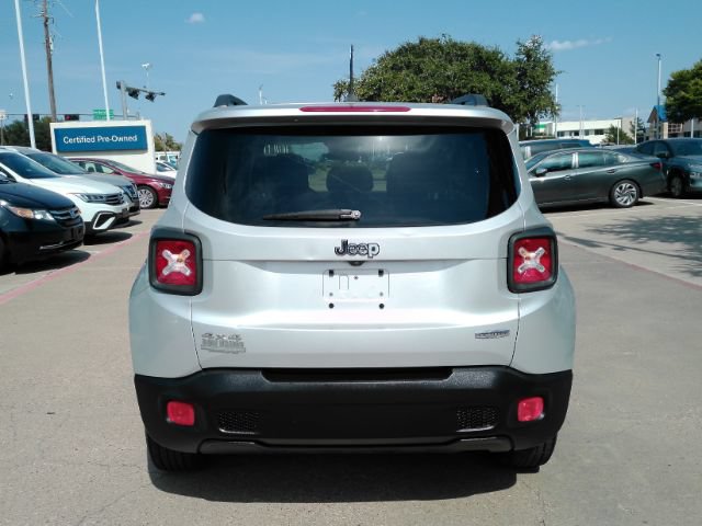 Used 2017 Jeep Renegade Latitude w/ Cold Weather Group AWD/4WD image 7