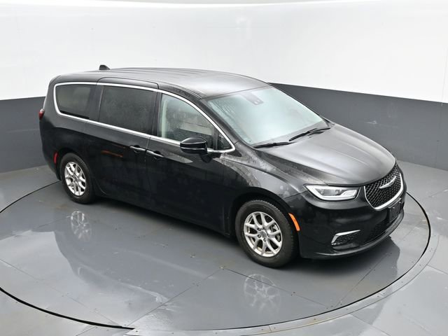 Used 2024 Chrysler Pacifica Touring-L image 22