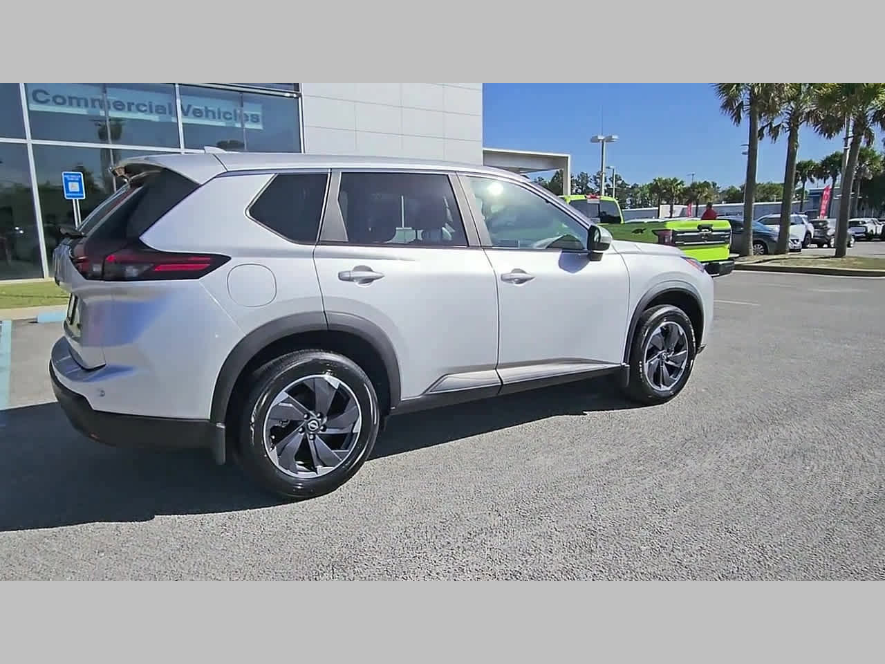 Used 2024 Nissan Rogue SV image 34