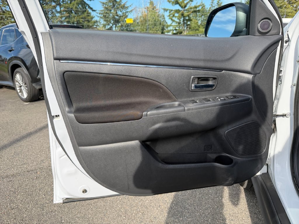 Used 2025 Mitsubishi Outlander Sport AWD image 20