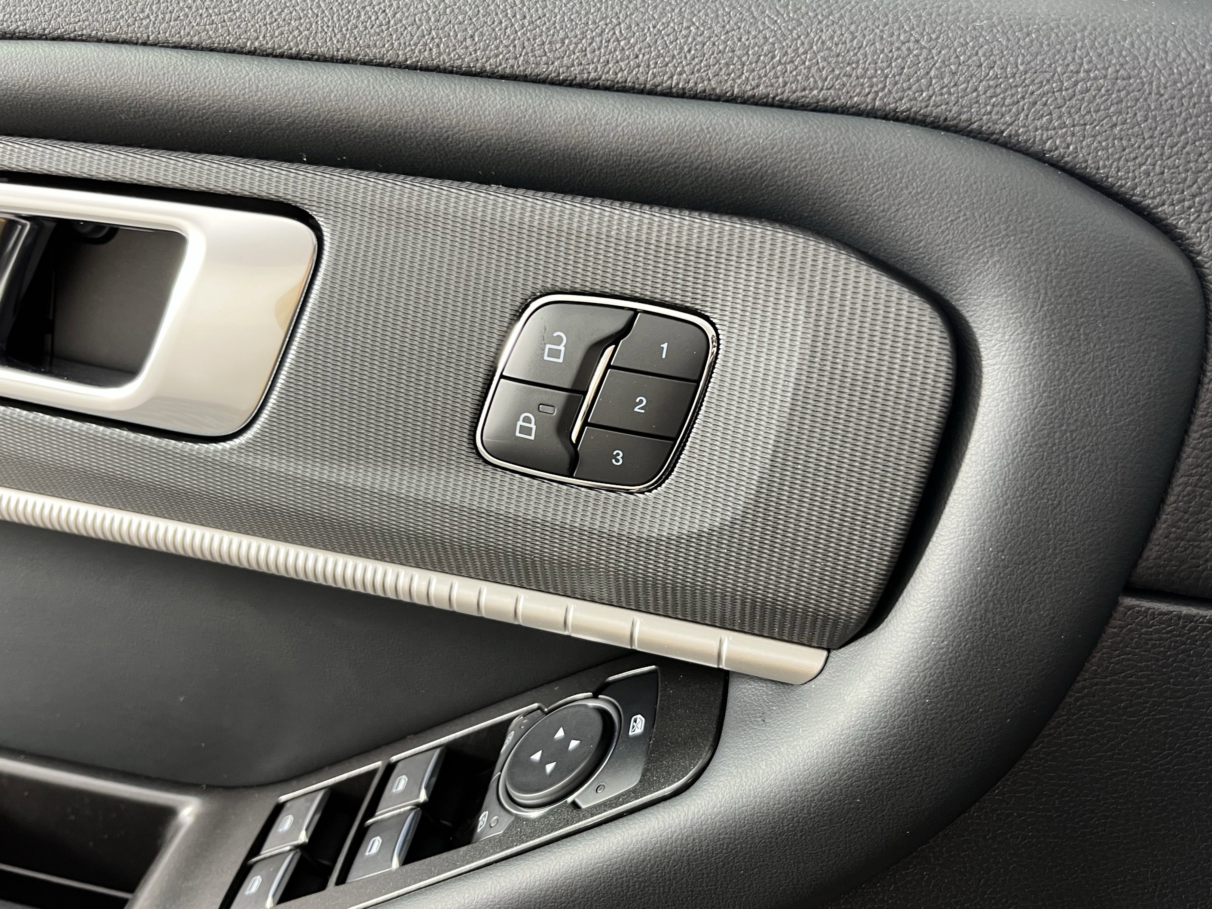 New 2026 Ford Explorer ST-Line w/ ST-Line Street Pack image 19