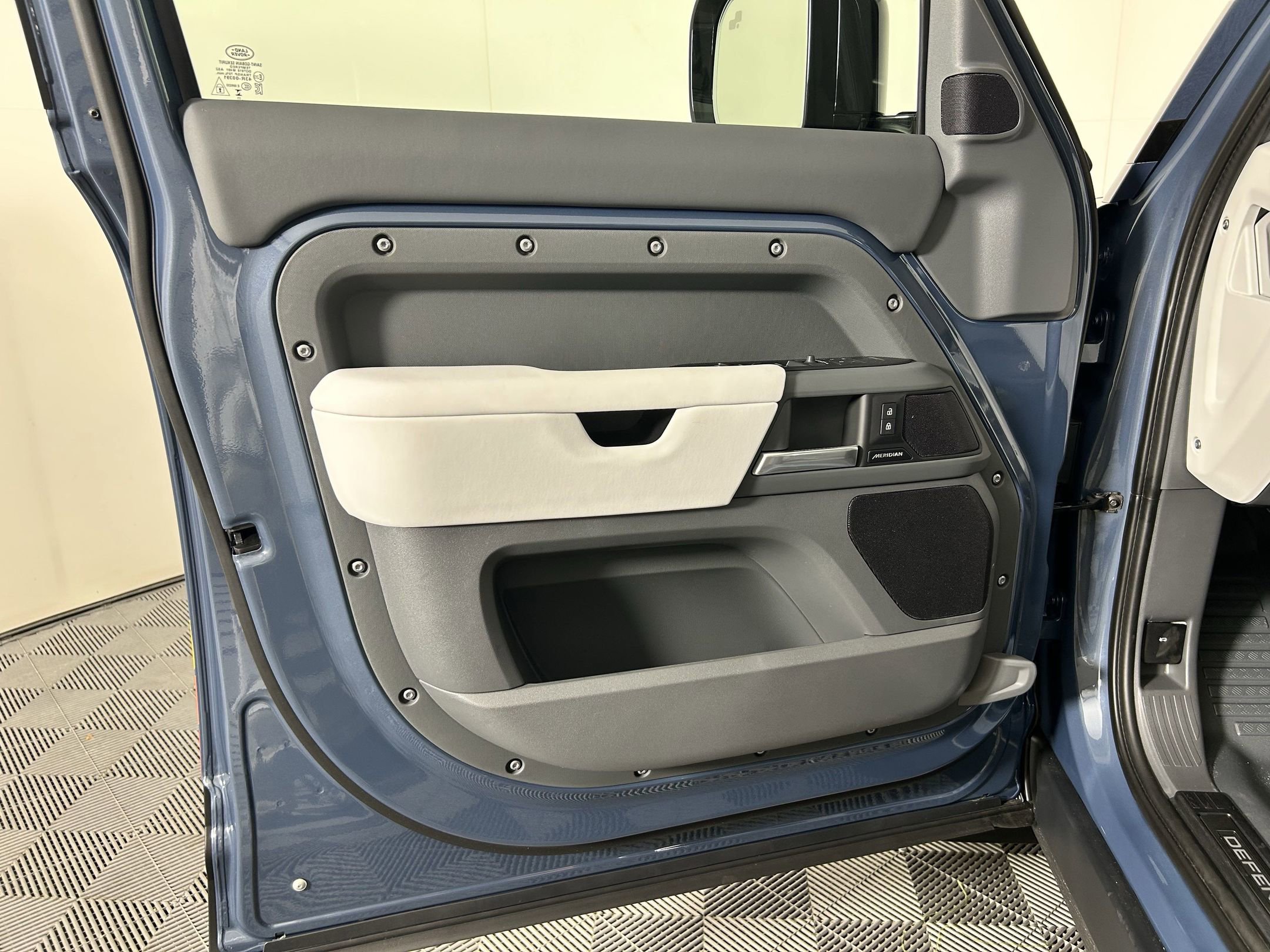 New 2025 Land Rover Defender 110 S image 21