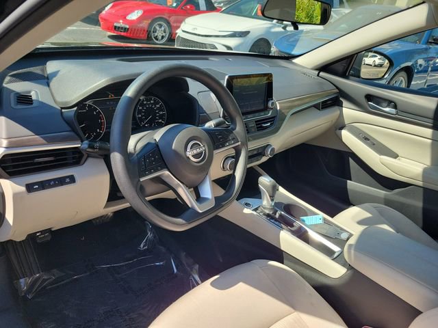 Used 2025 Nissan Altima 2.5 SV FWD image 9