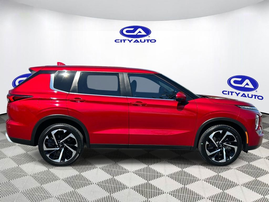 Used 2024 Mitsubishi Outlander SE Black Edition image 2