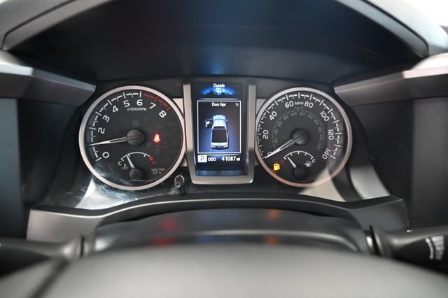 Used 2022 Toyota Tacoma SR5 AWD/4WD image 29