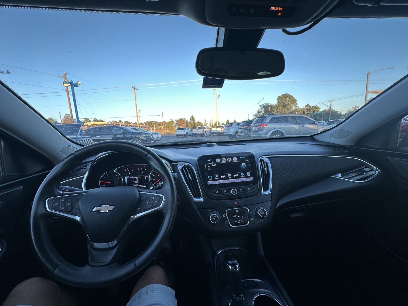 Used 2018 Chevrolet Malibu LT FWD image 2