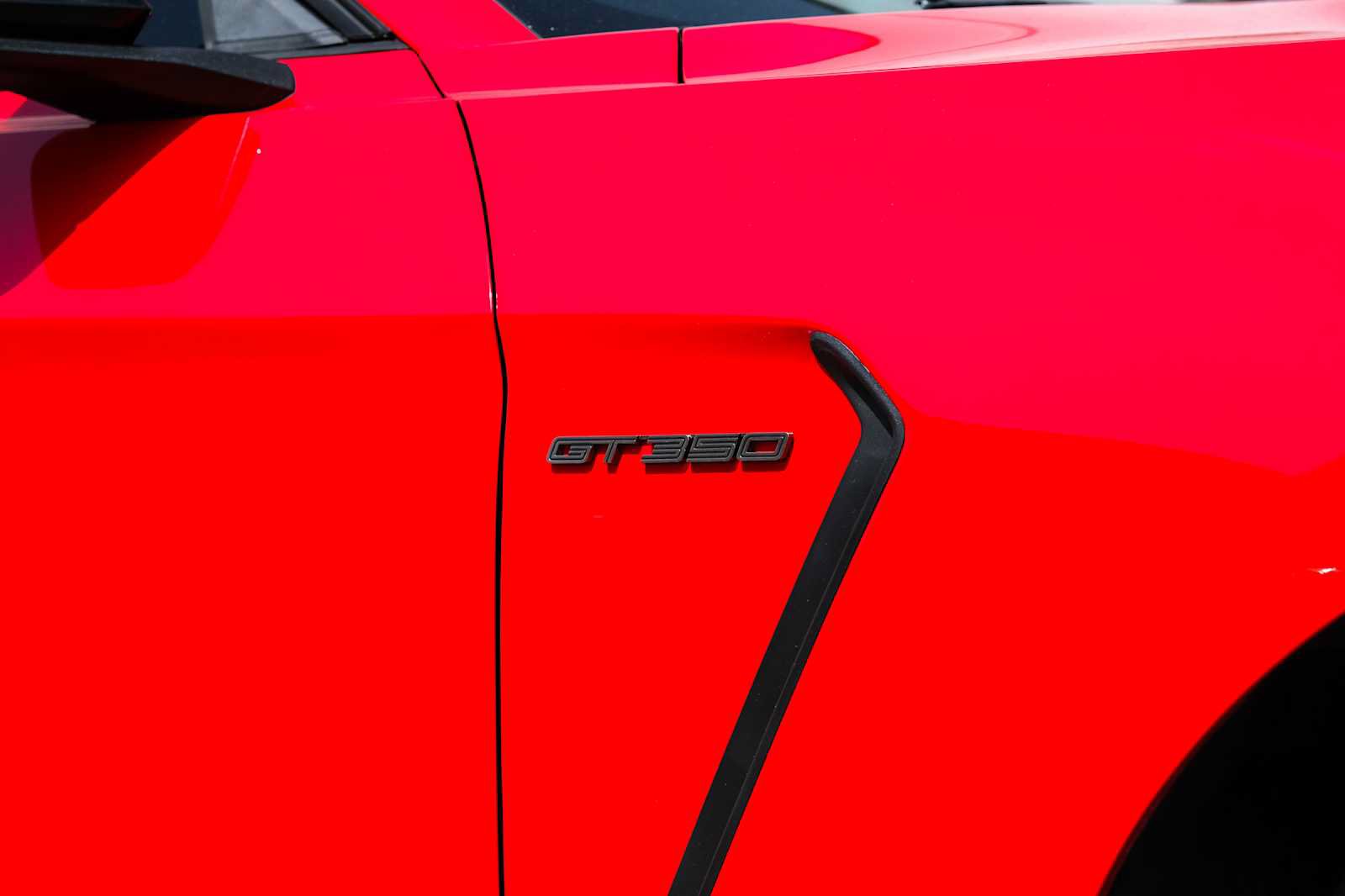 Used 2016 Ford Mustang Shelby GT350 w/ Technology Package RWD image 7