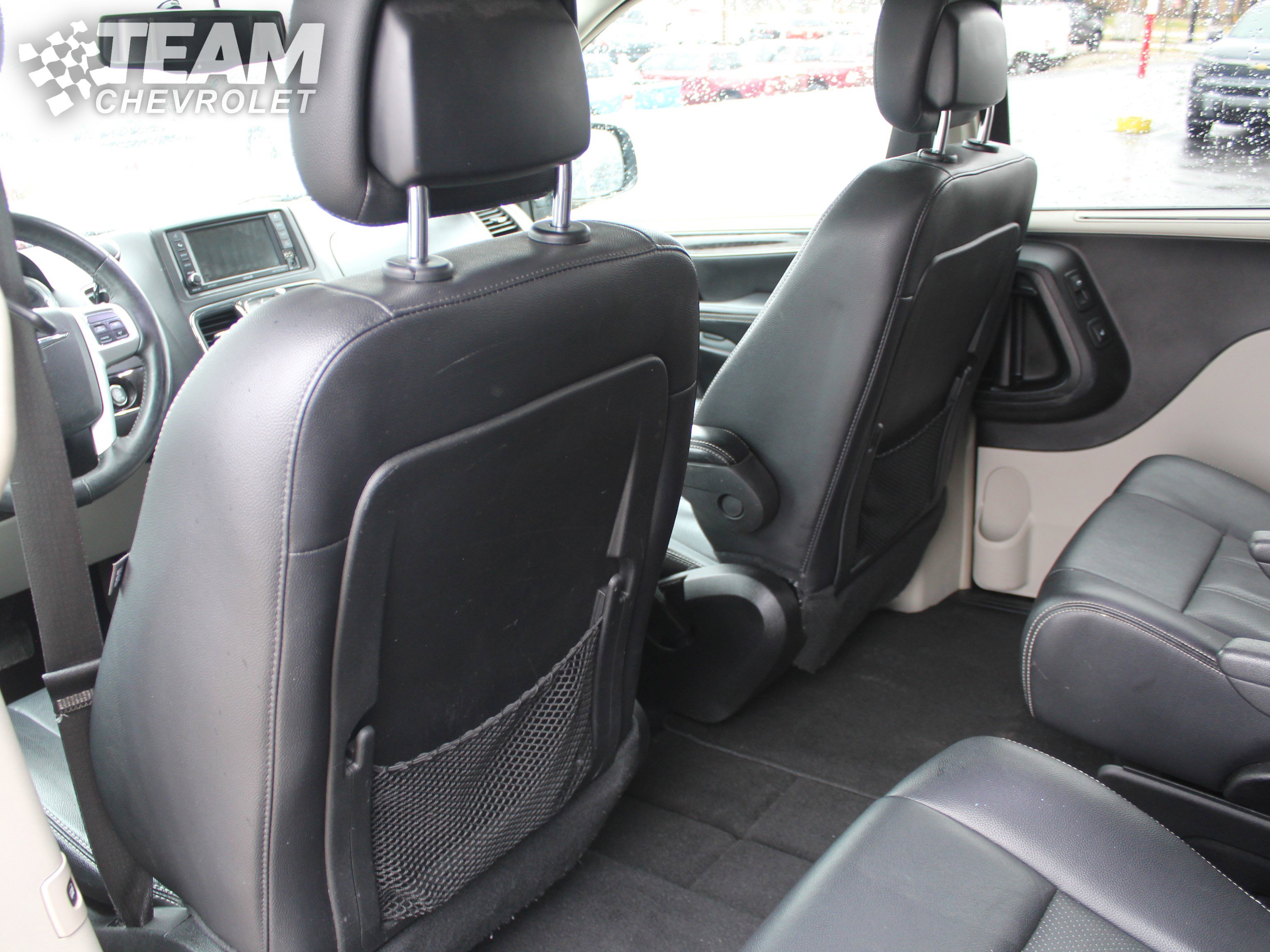 Used 2015 Chrysler Town & Country Touring-L w/ Driver Convenience Group image 20