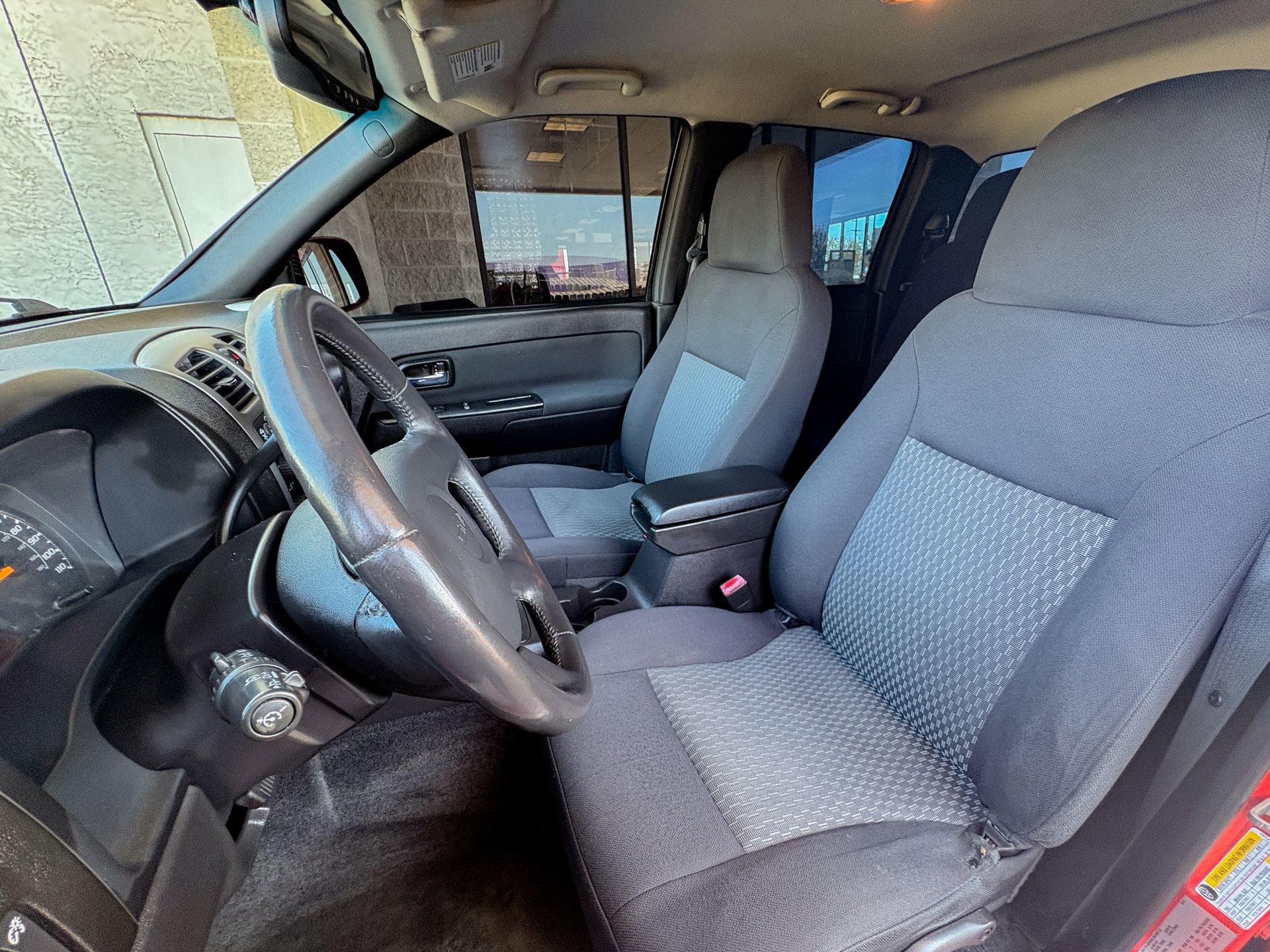 Used 2010 GMC Canyon SLE image 19