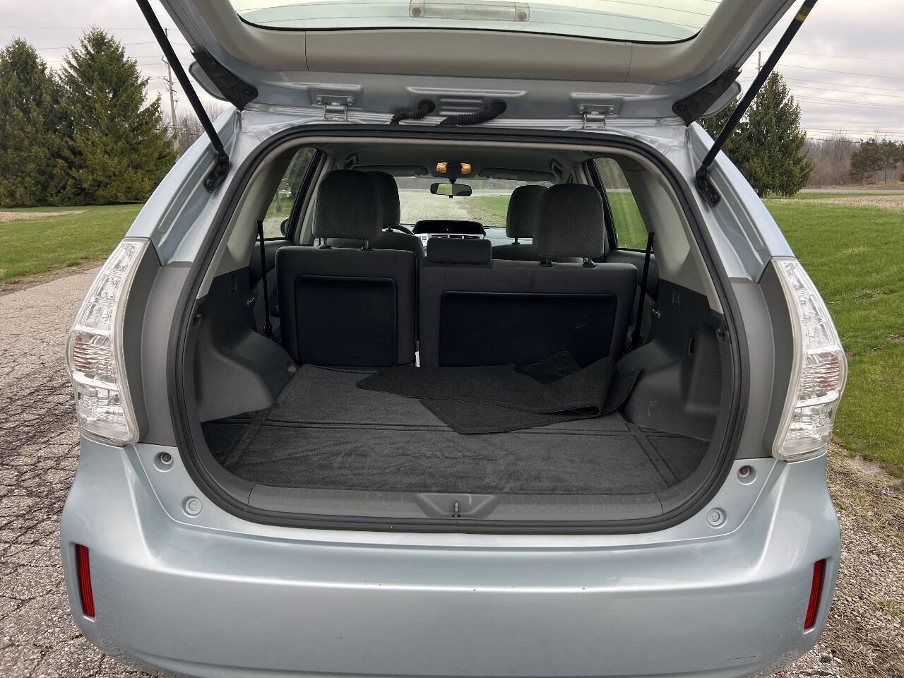 Used 2012 Toyota Prius V Three image 9