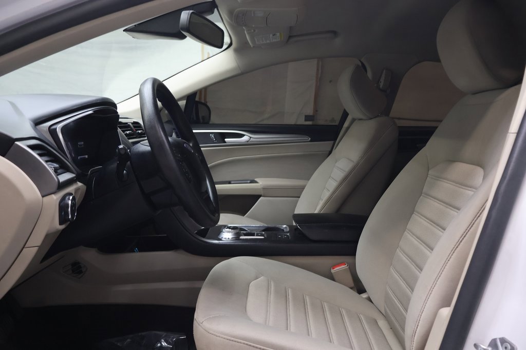Used 2020 Ford Fusion SE image 17