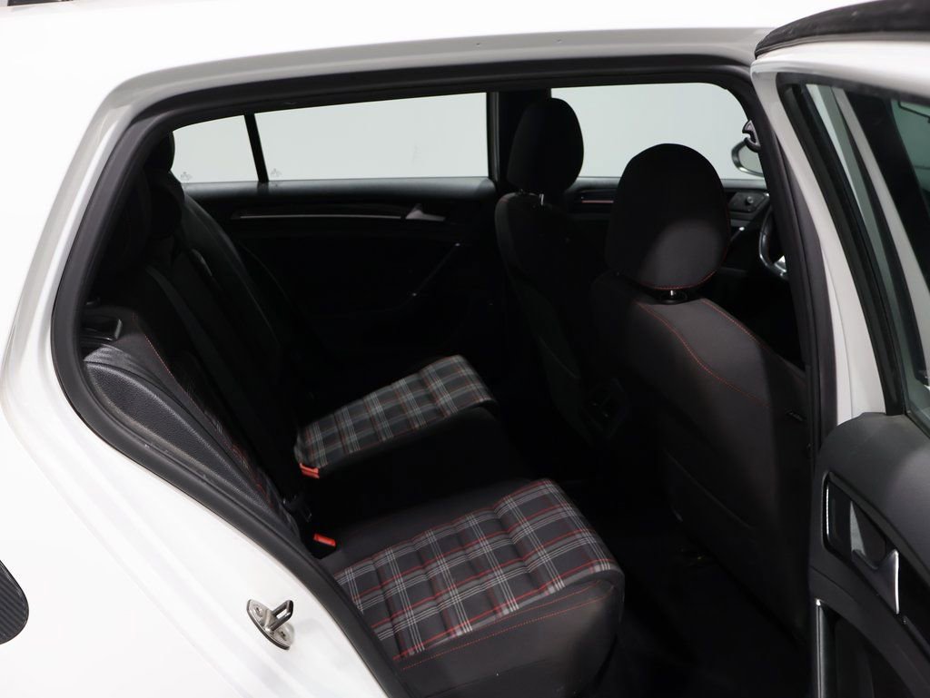 Used 2017 Volkswagen Golf S image 16