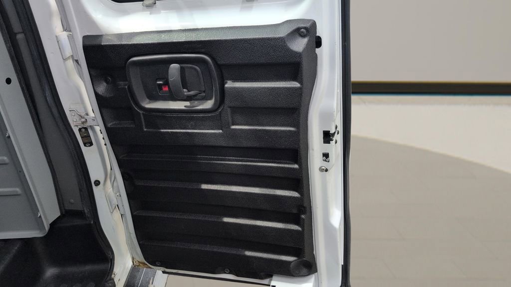 Used 2017 GMC Savana 2500 RWD image 12