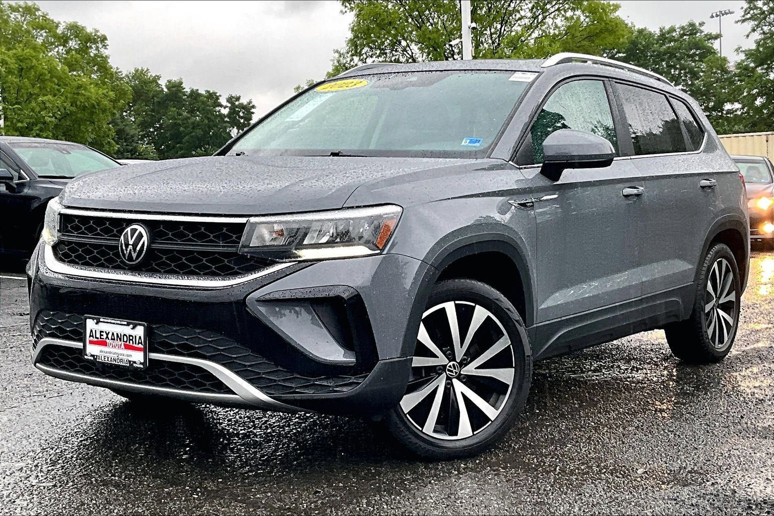 Used 2023 Volkswagen Taos SE w/ Panoramic Sunroof Package AWD/4WD image 1