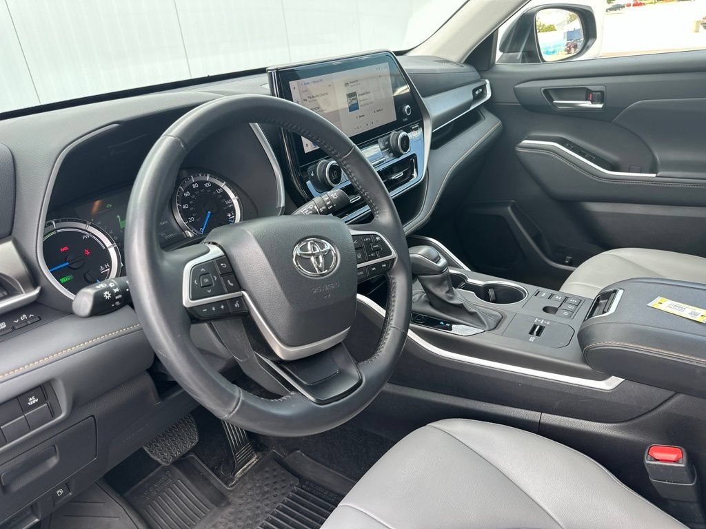 Used 2023 Toyota Highlander Bronze Edition AWD/4WD image 15