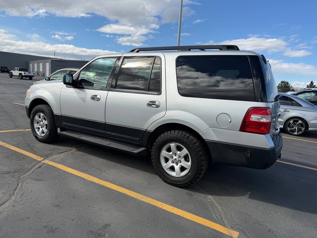 Used 2011 Ford Expedition XL w/ HD Trailer Tow Pkg AWD/4WD image 4