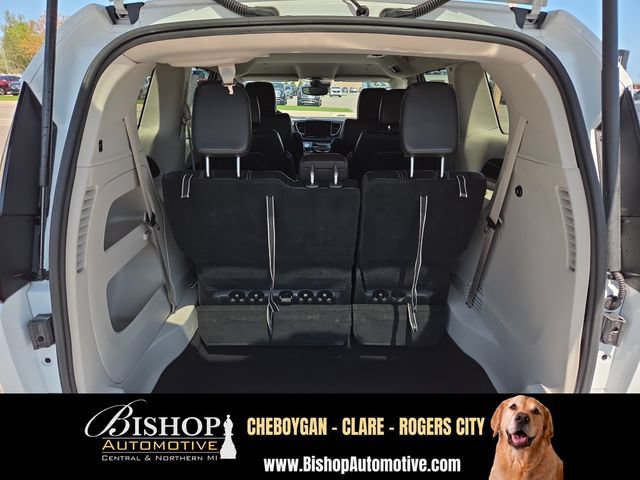Used 2023 Chrysler Pacifica Touring-L FWD image 25