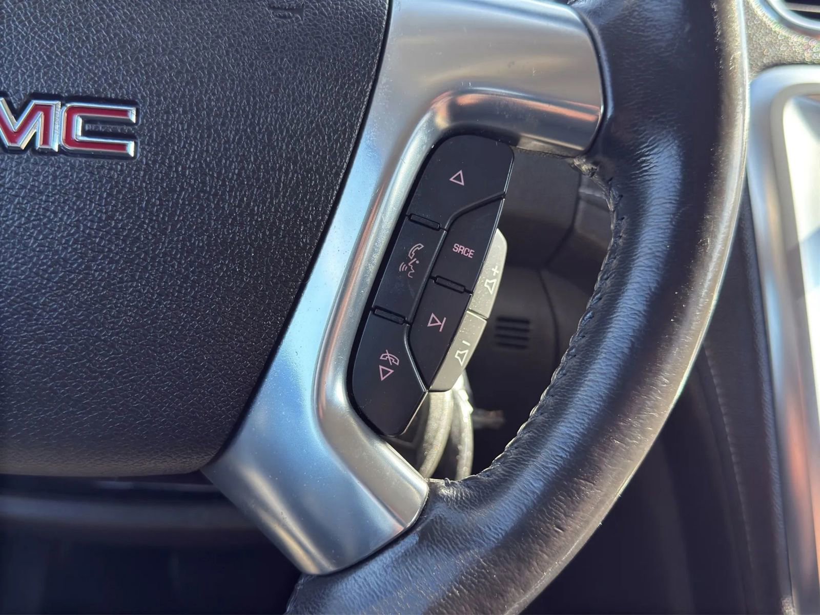 Used 2014 GMC Acadia SLE image 16