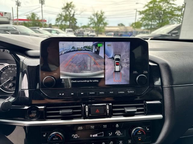 Used 2025 Nissan Pathfinder SL AWD/4WD image 15