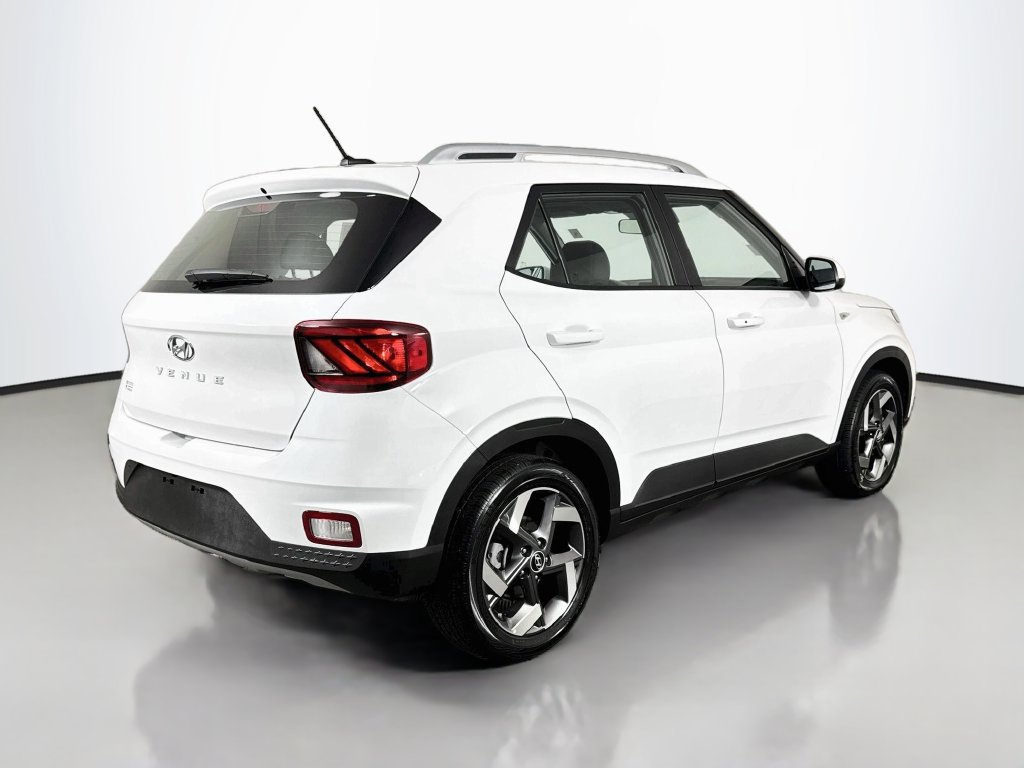 Used 2025 Hyundai Venue SEL FWD image 8