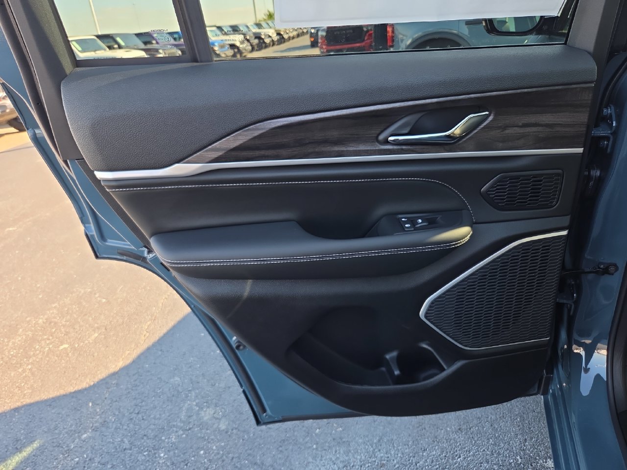 New 2027 Jeep Grand Cherokee Limited AWD/4WD image 19