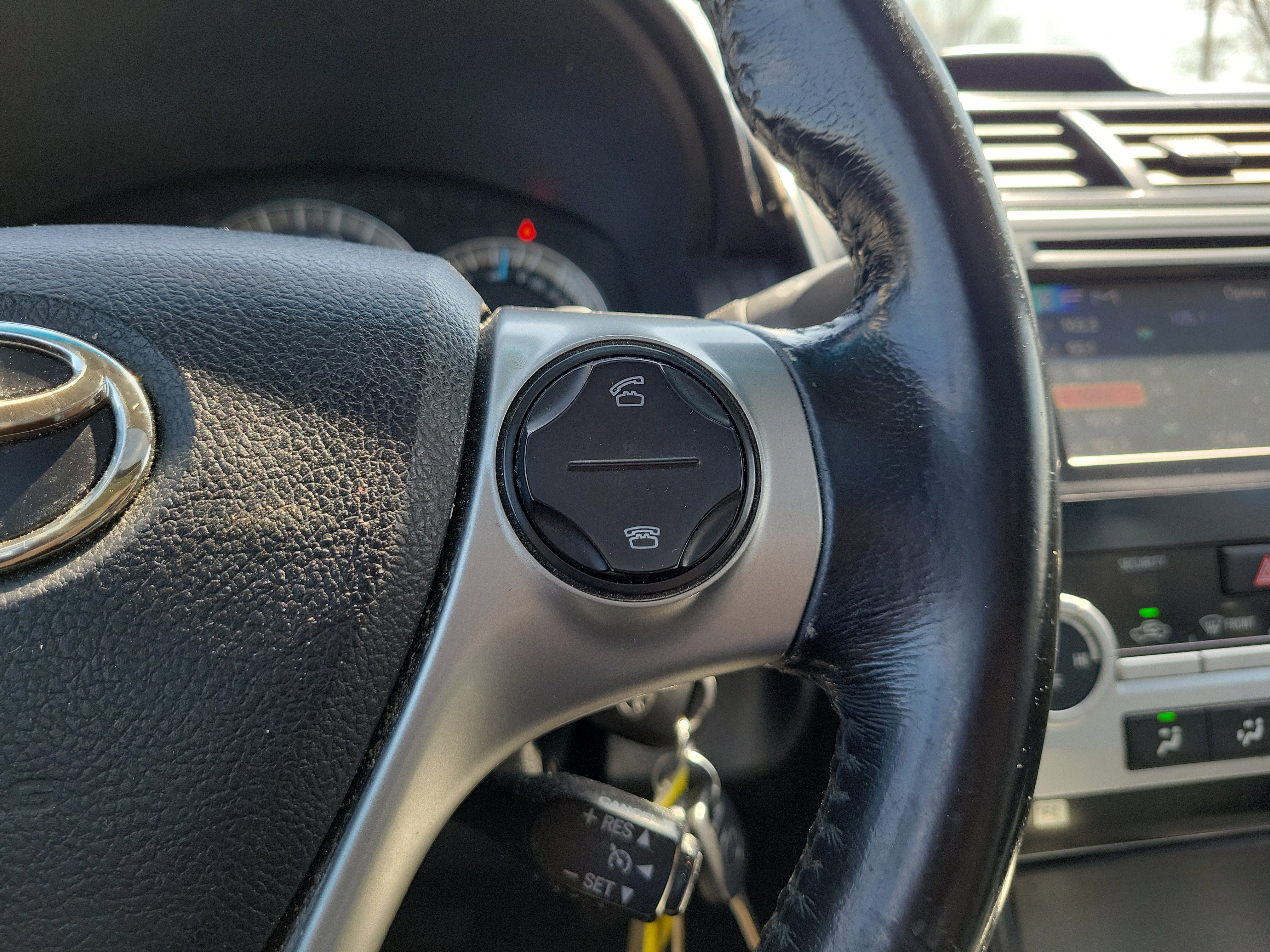 Used 2014 Toyota Camry SE image 23