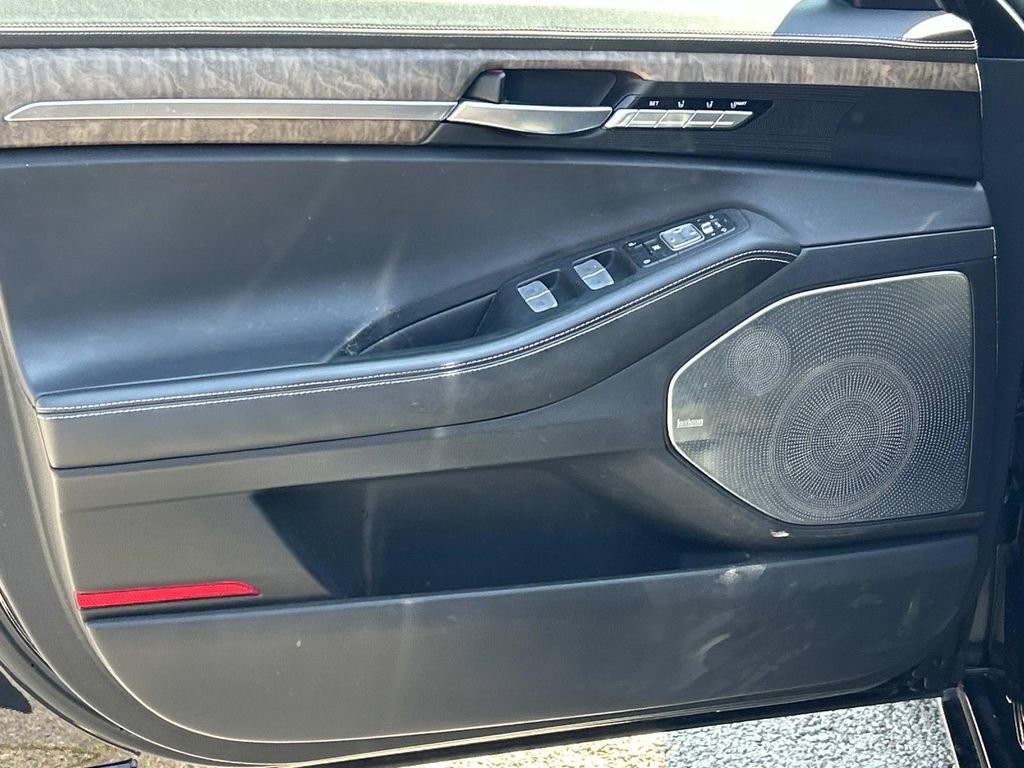 Used 2021 Genesis G90 3.3T Premium image 17