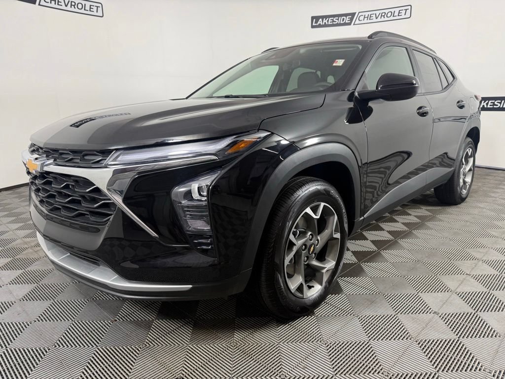 New 2026 Chevrolet Trax LT w/ Driver Confidence Package FWD image 2