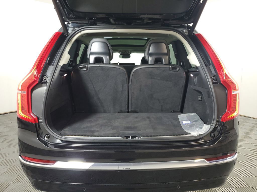Certified 2025 Volvo XC90 B5 Core AWD/4WD image 9