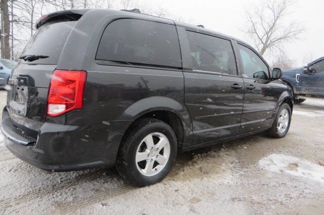 Used 2012 Dodge Grand Caravan SXT w/ Entertainment Group 1 FWD image 21