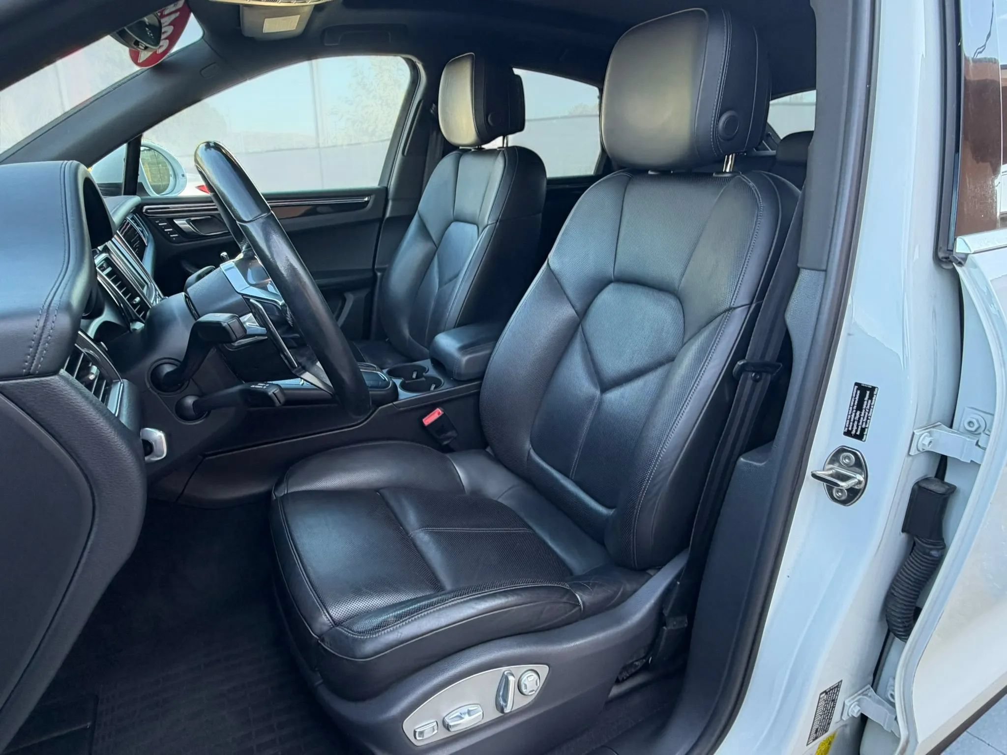 Used 2015 Porsche Macan S AWD/4WD image 10