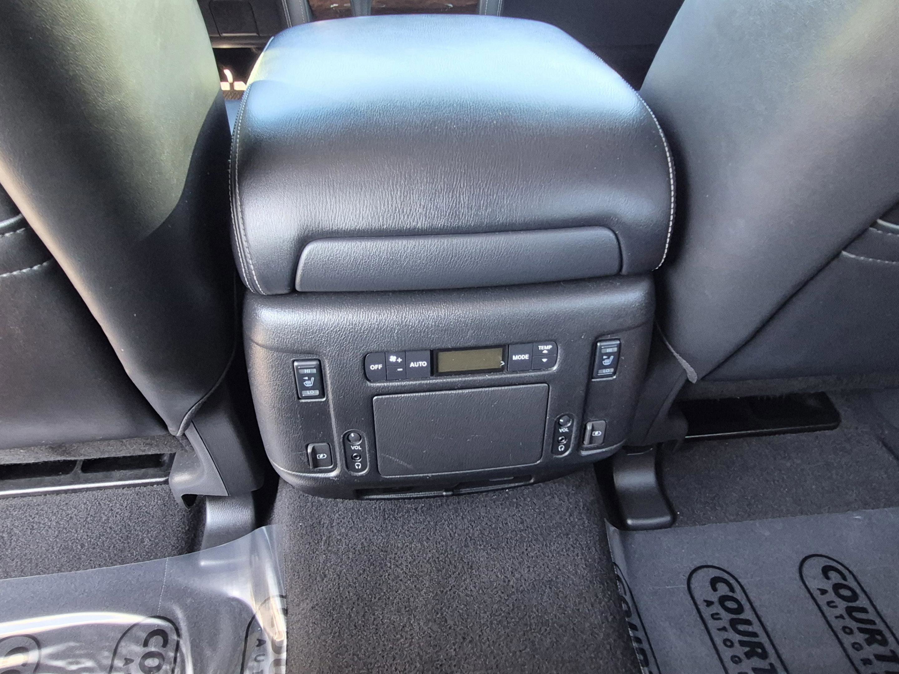 Used 2018 Nissan Armada Platinum w/ Captain Seat Package RWD image 17