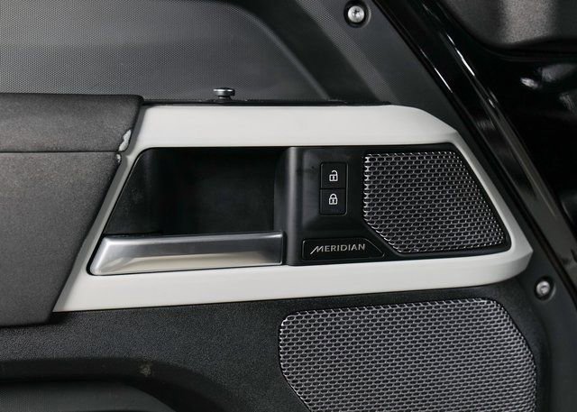Used 2023 Land Rover Defender 90 S image 26
