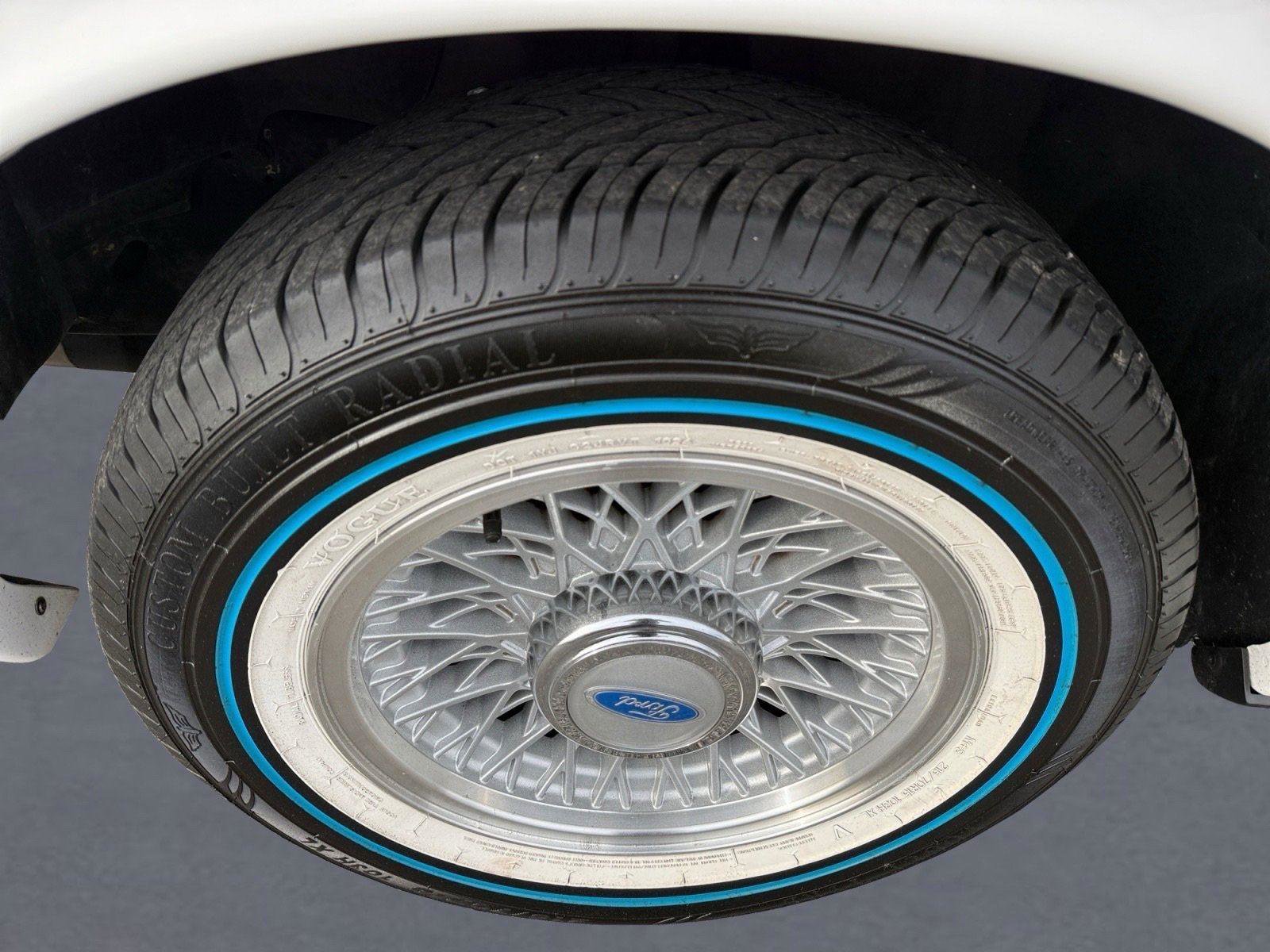 Used 1996 Ford Crown Victoria LX RWD image 9