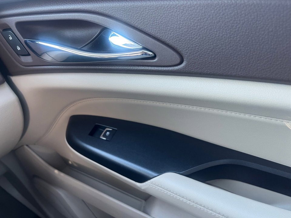 Used 2016 Cadillac SRX Luxury w/ Driver Awareness Package image 31