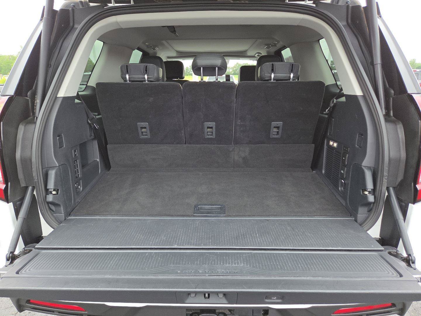 Used 2025 Ford Expedition Active AWD/4WD image 19