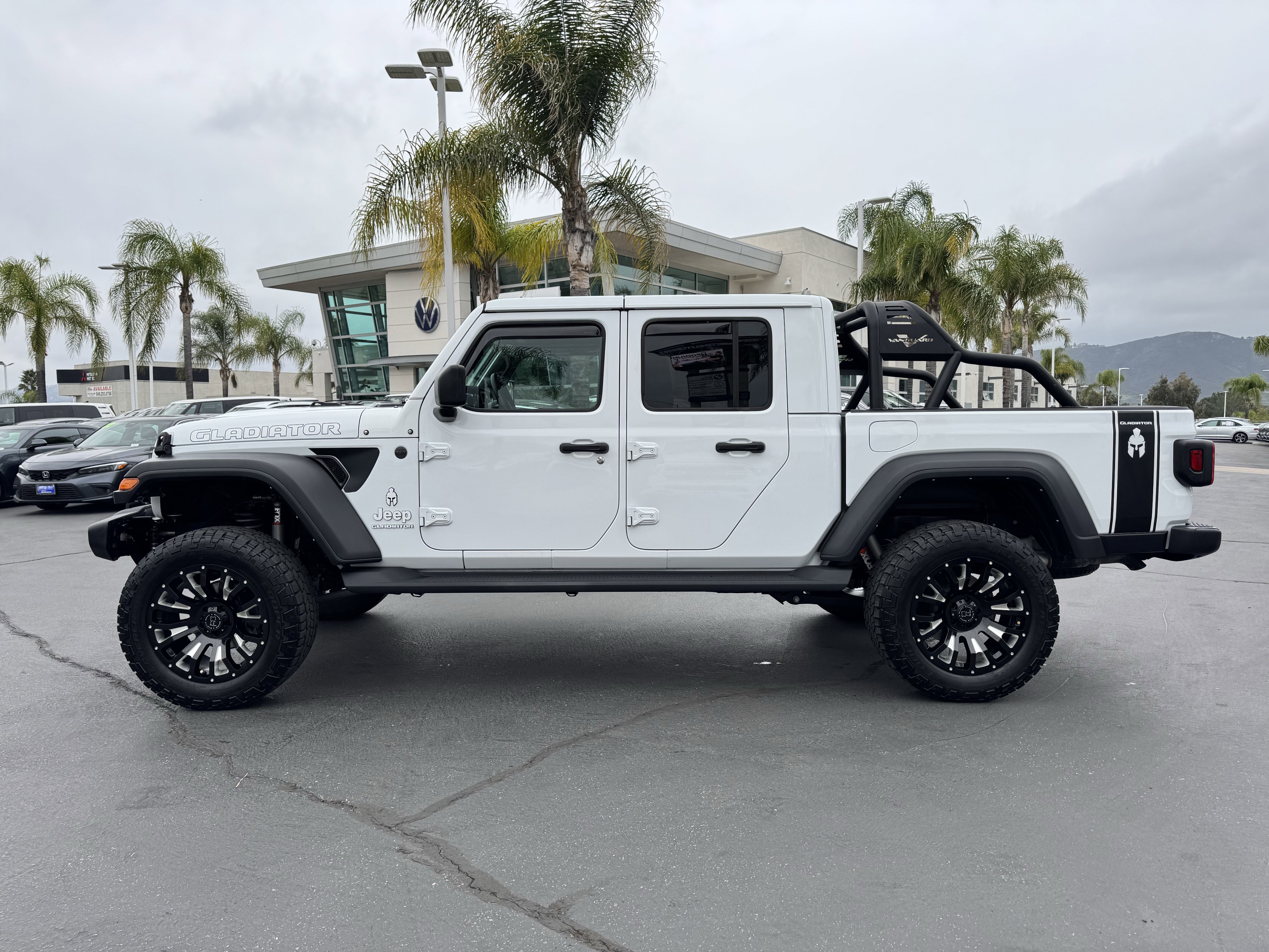 Used 2022 Jeep Gladiator Sport image 7