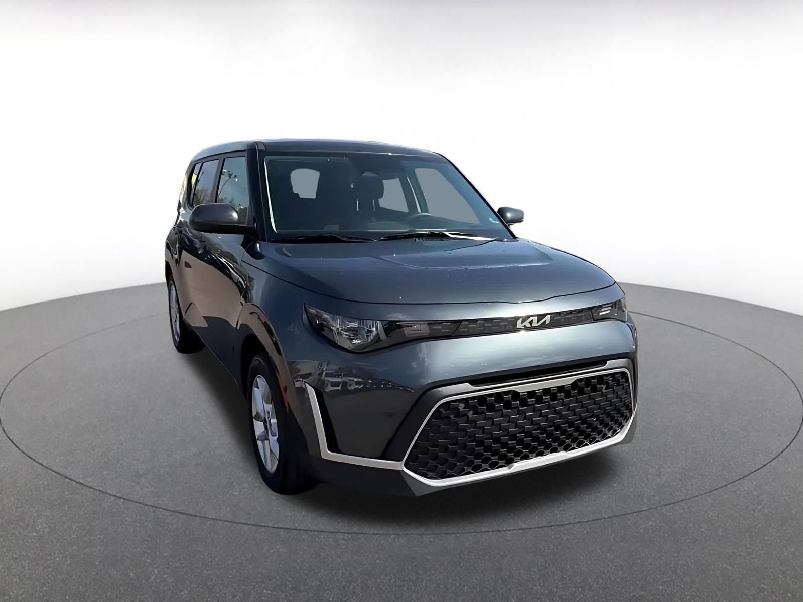 Used 2025 Kia Soul LX w/ LX Technology Package image 3