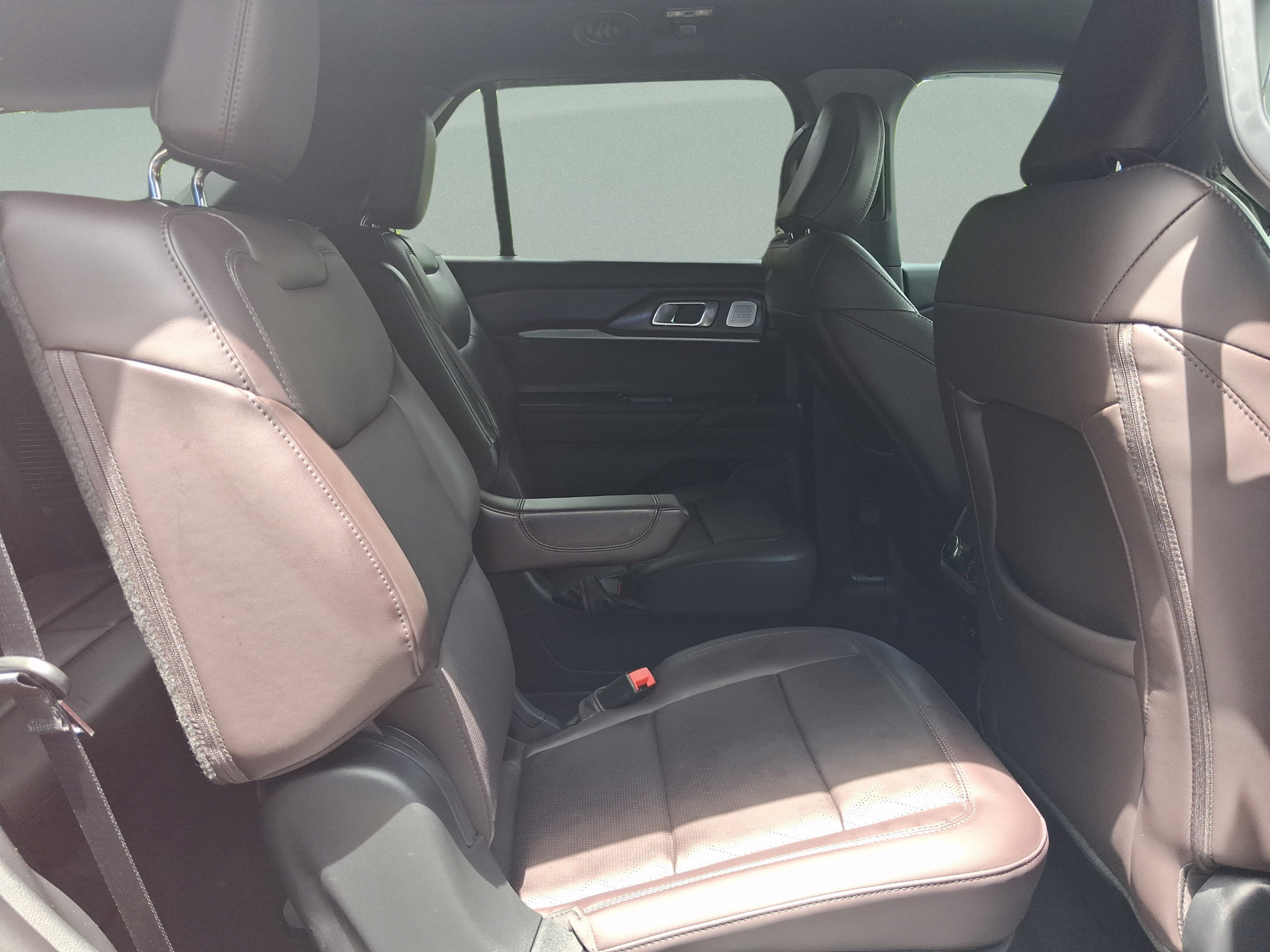 Used 2026 Ford Explorer Platinum RWD image 29